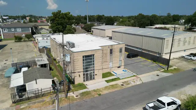 Metairie Office Building thumbnail 3