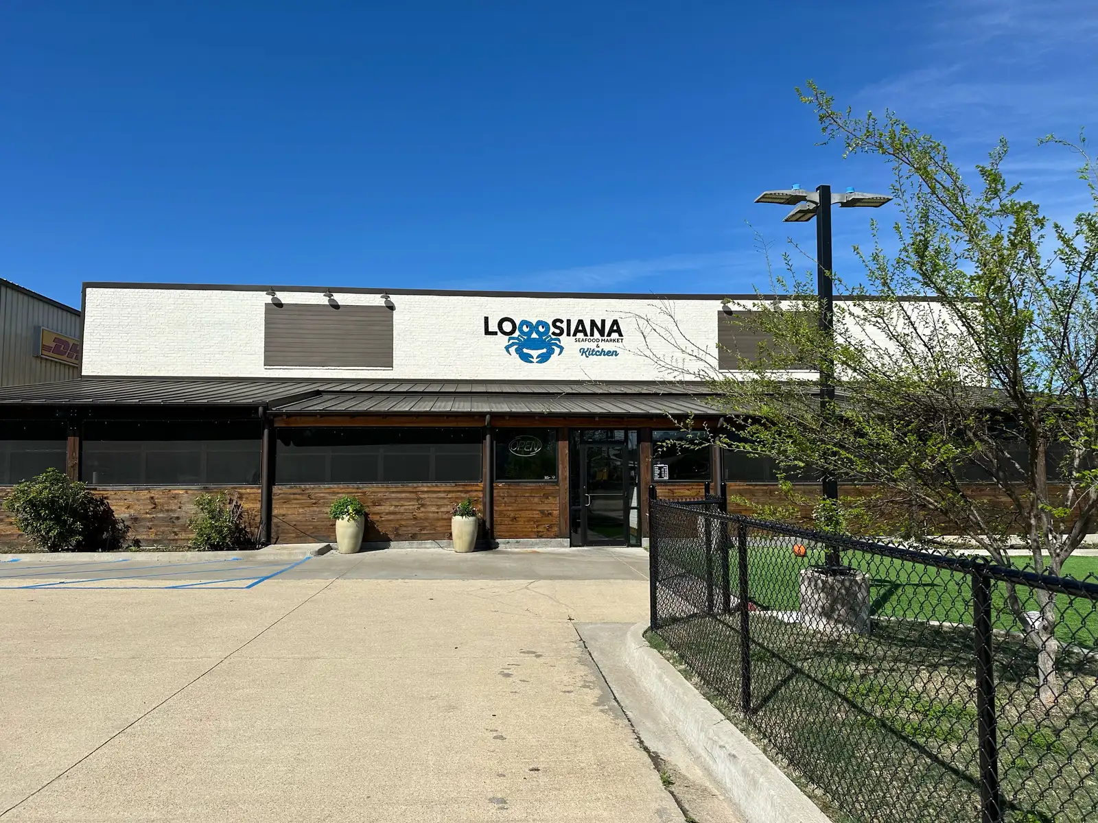9220 Wallace Lake - Restaurant
