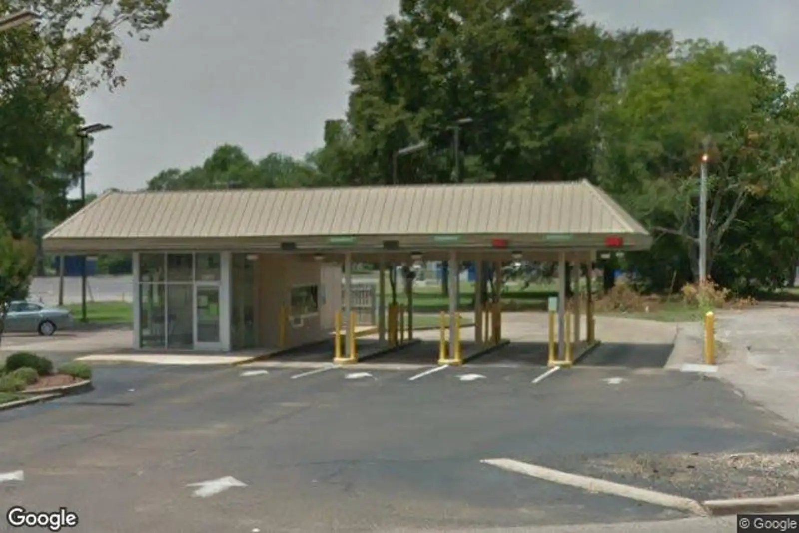 Former Bank Drive-Thru image 2