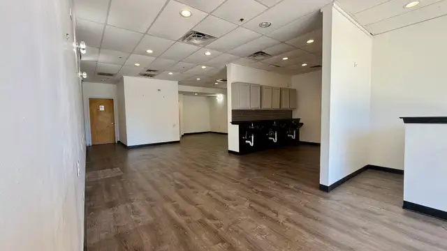 Jeff Hwy Commercial Space thumbnail 4