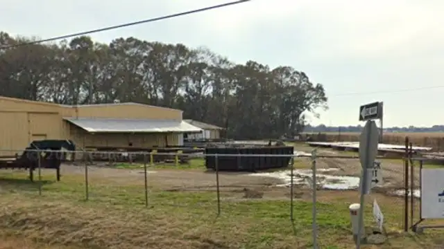 1411 W Admiral Doyle Dr thumbnail 2