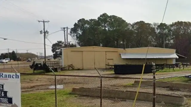 1411 W Admiral Doyle Dr thumbnail 3