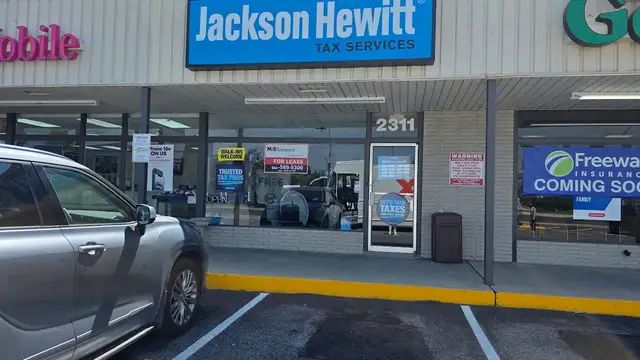 2311 Veterans Blvd. thumbnail 4