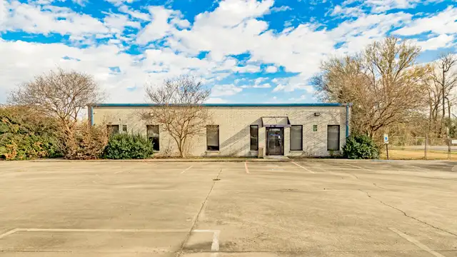 Office Building, Shop, and Storage yard thumbnail 2