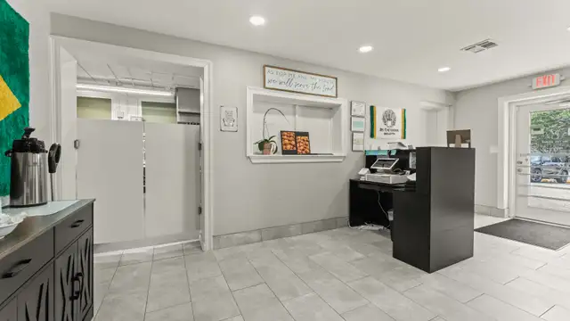 2711 Florida Blvd thumbnail 5