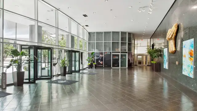 1615 Poydras Street thumbnail 3