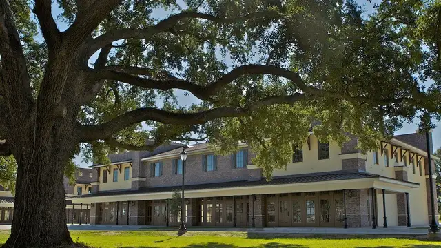 Oak Crossing thumbnail 2