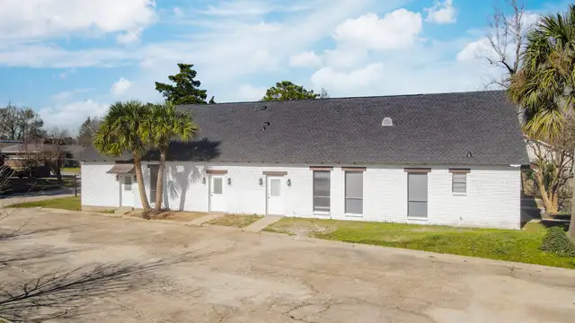 Newly Renovated Two-Story Office Building Near Airline Hwy thumbnail 4