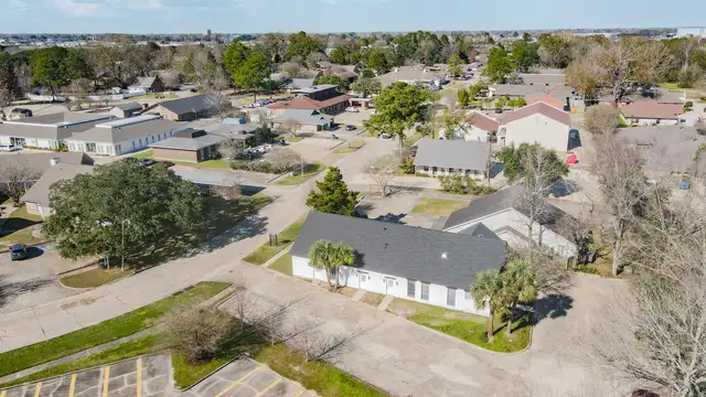 Newly Renovated Two-Story Office Building Near Airline Hwy thumbnail 5