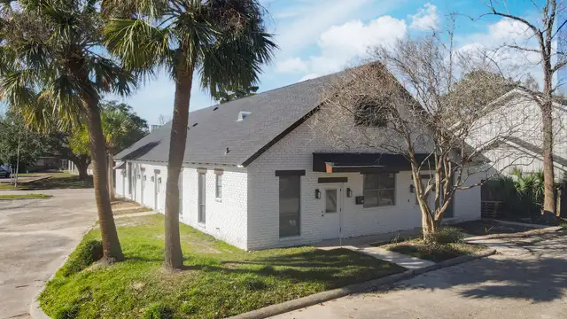 Newly Renovated Two-Story Office Building Near Airline Hwy thumbnail 3