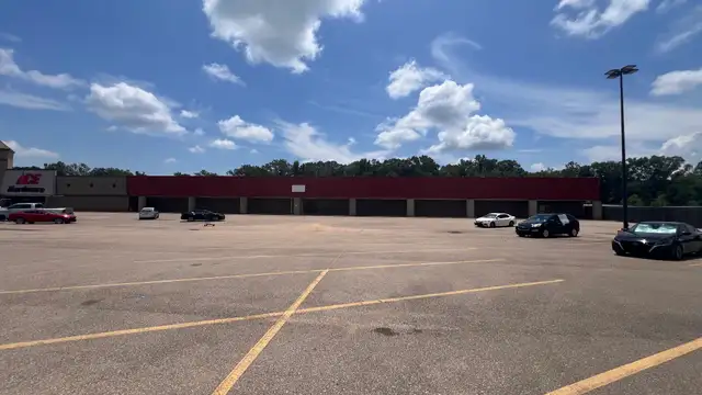 2300 Church St thumbnail 3