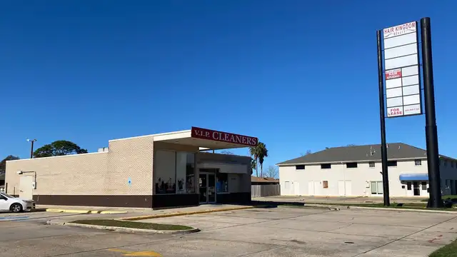 Read Row Shopping Center thumbnail 2