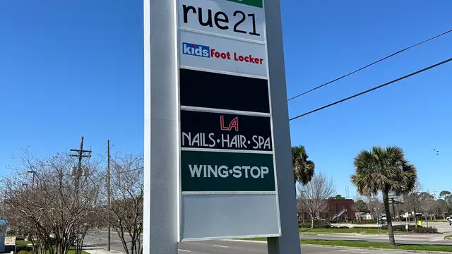 Old Gentilly Shopping Center thumbnail 3