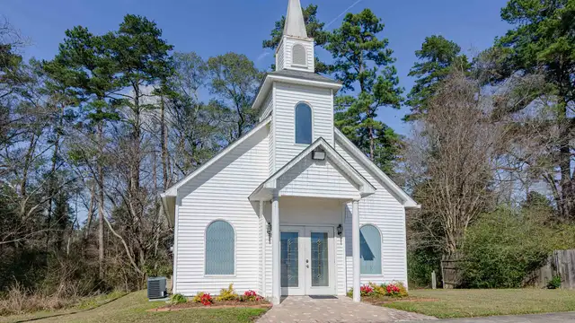 14025 Greenwell Springs Rd thumbnail 2