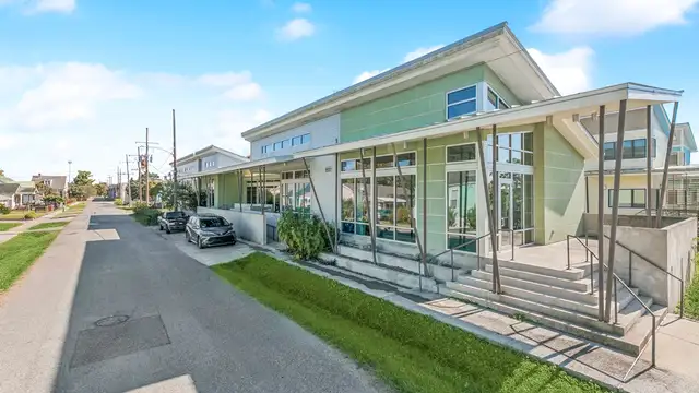 5400 Douglas St thumbnail 2