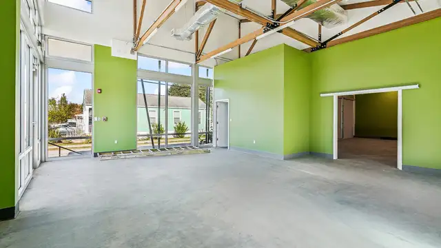 5400 Douglas St thumbnail 4