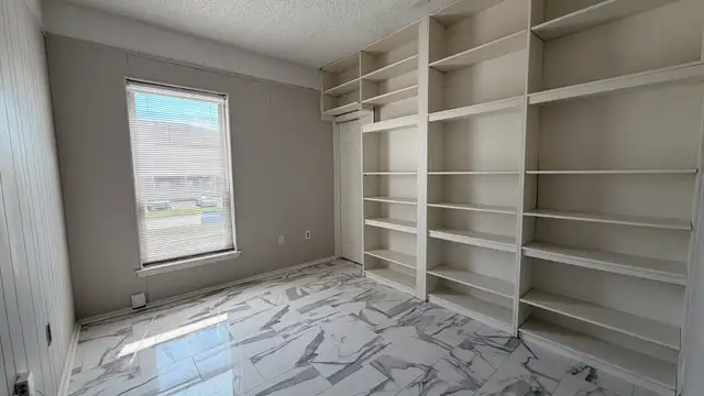 3931 S Sherwood Forest Blvd thumbnail 3
