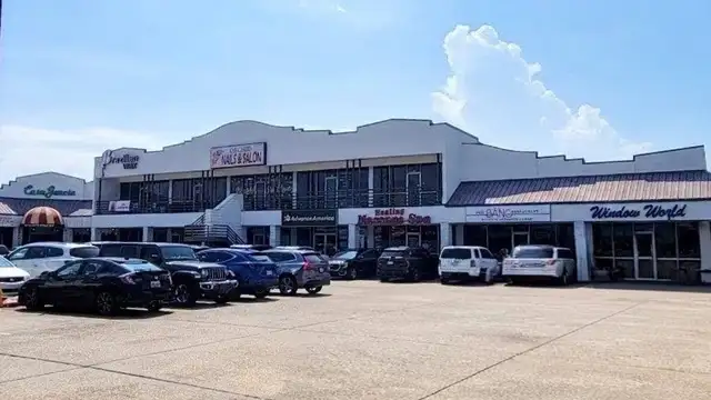 8814 Veterans Memorial Blvd thumbnail 2