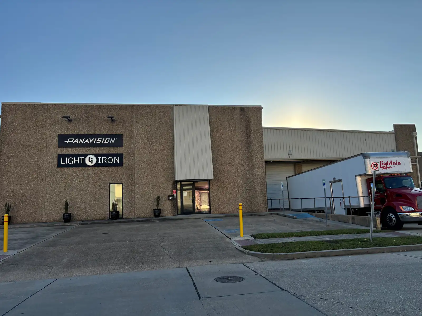 Office Warehouse For Lease