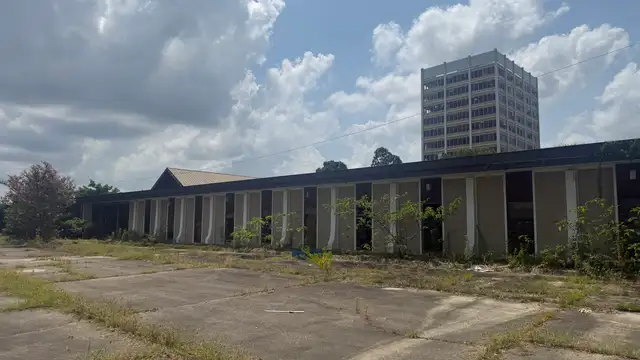 BANK OWNED - 1933 Wooddale Blvd thumbnail 3