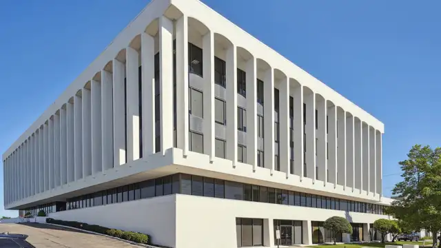 110 Veterans Memorial Blvd. thumbnail 2