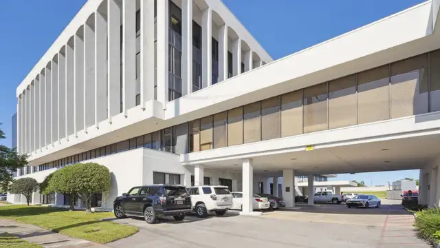 110 Veterans Memorial Blvd. thumbnail 3
