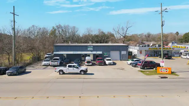 Leased Automotive Shop on O’Neal, 8.37% Cap thumbnail 4