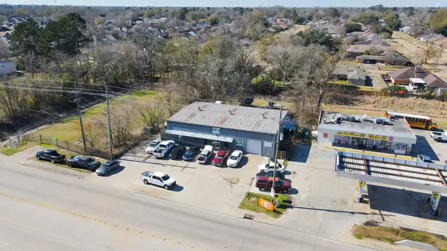 Leased Automotive Shop on O’Neal, 8.37% Cap thumbnail 5