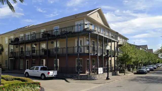 1450 Annunciation St thumbnail 2