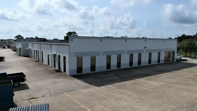 11135 Industriplex Boulevard thumbnail 3