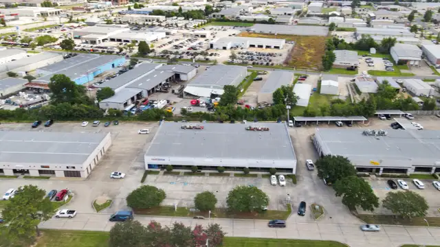 11135 Industriplex Boulevard thumbnail 5
