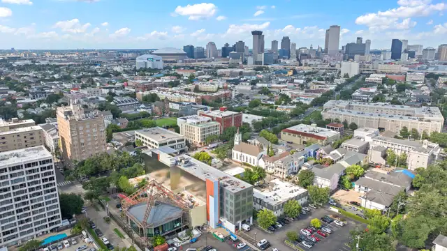 Iconic St. Charles Avenue Site thumbnail 4