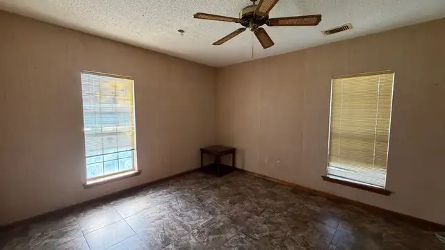 4920 Jamestown Ave thumbnail 5