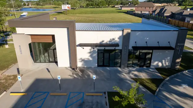 1206 E Broussard Rd - Building B thumbnail 3