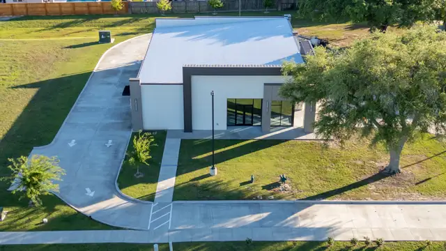 1206 E Broussard Rd - Building B thumbnail 2