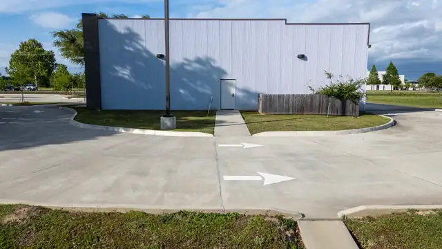 1206 E Broussard Rd - Building B thumbnail 5