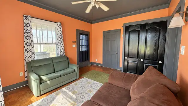 112 N Chestnut St thumbnail 4