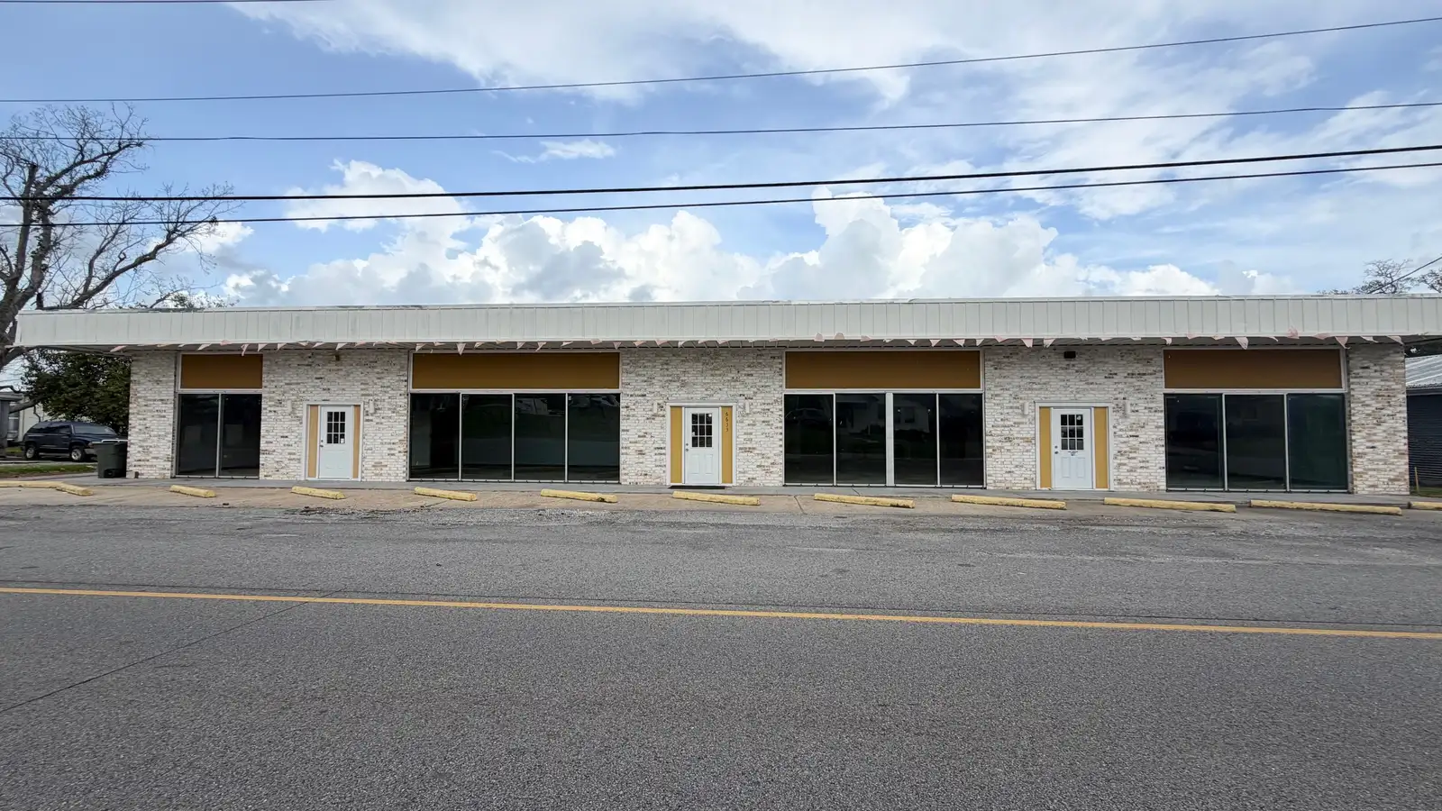 6633 W Main St