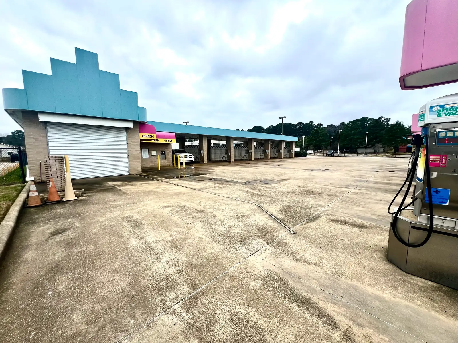 879 West Bert Kouns - Car Wash