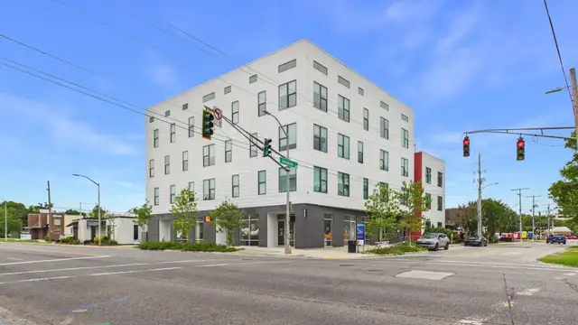 500 Johnston Street Unit 102 thumbnail 2