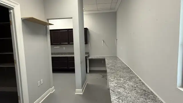 Prime Office Lease thumbnail 4