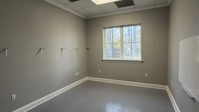 Prime Office Lease thumbnail 5