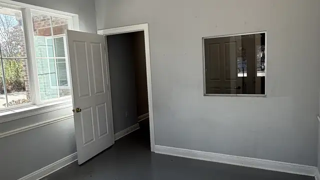 Prime Office Lease thumbnail 3