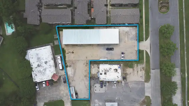 2215 King Arthur Blvd thumbnail 2