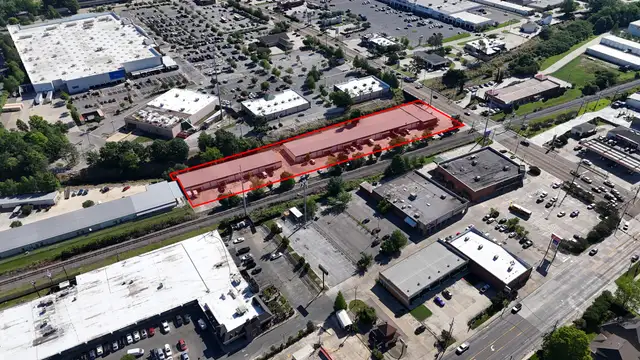 College Dr Service Center (Retail and Office/Warehouse) thumbnail 4