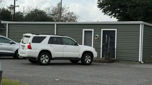 1440 W McNeese St thumbnail 2