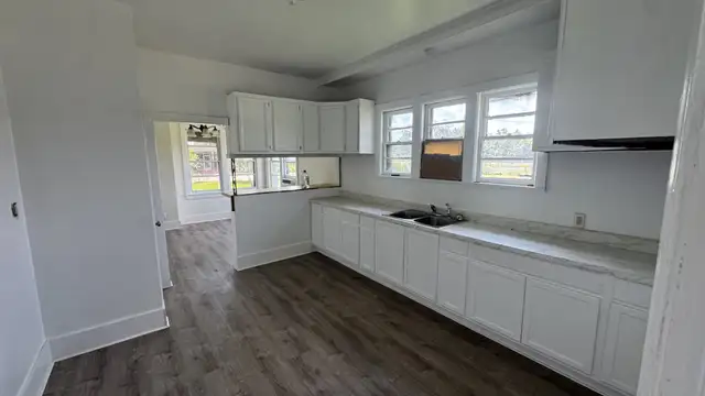 16271 & 16161 Florida Blvd thumbnail 4