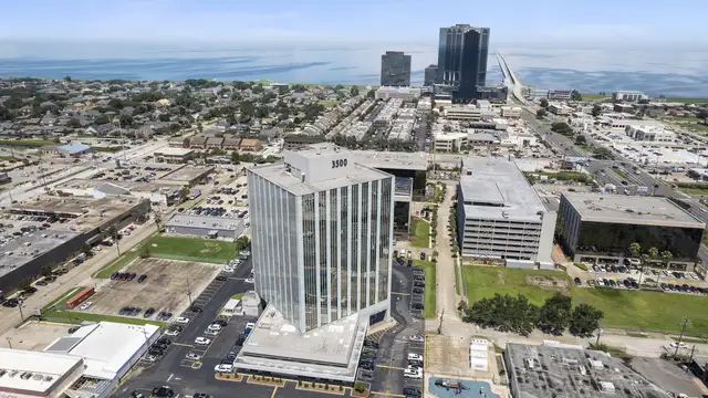 Executive Tower thumbnail 5