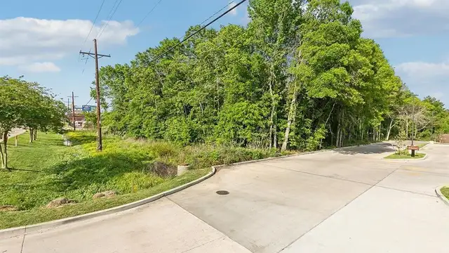 Walker South Rd thumbnail 3