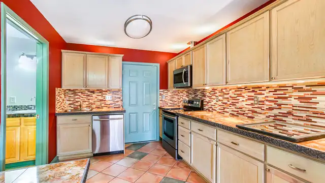 2916 S Lake Blvd thumbnail 5